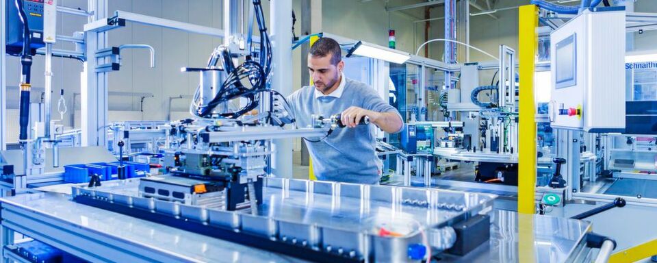 Blick in die Produktion von Serien-Batteriesysteme am Akasol-Standort in Langen. Blick in die Produktion von Serien-Batteriesysteme am Akasol-Standort in Langen.