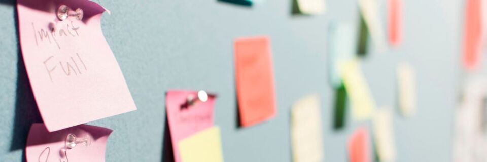 Gerade in agilen, komplexen Projekten ist die Zusammenarbeit nicht immer einfach. Vor allem gilt es dabei, Vertrauen zwischen den Projektbeteiligten zu schaffen. Gerade in agilen, komplexen Projekten ist die Zusammenarbeit nicht immer einfach. Vor allem gilt es dabei, Vertrauen zwischen den Projektbeteiligten zu schaffen.