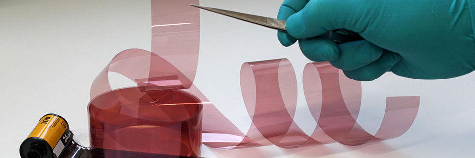 Analoge Mikrofilme werden zur Langzeitarchivierung verwendet. Forschungs- und Entwicklungsarbeiten sollen zu einer längeren Langzeitstabilität führen. Analoge Mikrofilme werden zur Langzeitarchivierung verwendet. Forschungs- und Entwicklungsarbeiten sollen zu einer längeren Langzeitstabilität führen.