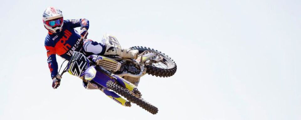 Mit dem neuen Tracker als Cross-Enduro-Reifen präsentiert Michelin einen Reifen mit Straßenzulassung für den Hobby-Crosser. Mit dem neuen Tracker als Cross-Enduro-Reifen präsentiert Michelin einen Reifen mit Straßenzulassung für den Hobby-Crosser.