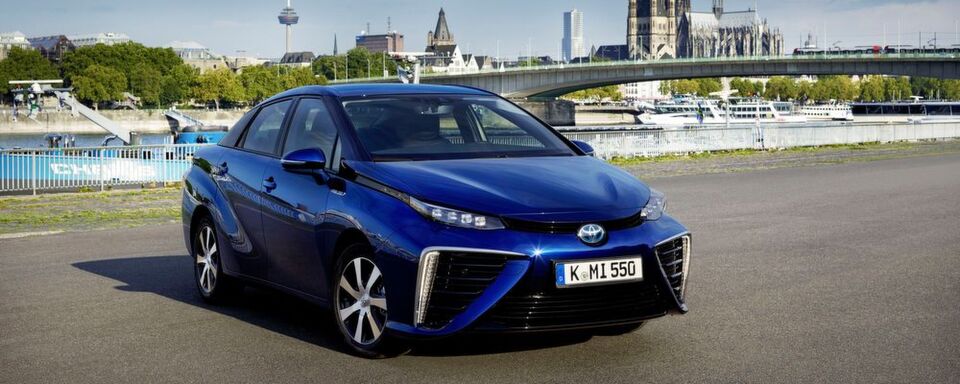 Der Toyota Mirai ist das erste Brennstoffzellenmodell der Marke. Der Toyota Mirai ist das erste Brennstoffzellenmodell der Marke.