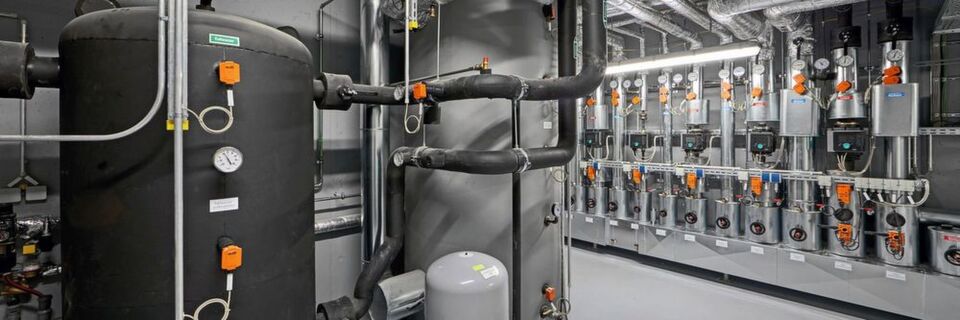 Der smarte Heizungskeller im EZB ist ein anschauliches Forschungs- und Demonstrationsobjekt hinsichtlich der Möglichkeiten der Digitalisierung von Gebäuden. Der smarte Heizungskeller im EZB ist ein anschauliches Forschungs- und Demonstrationsobjekt hinsichtlich der Möglichkeiten der Digitalisierung von Gebäuden.