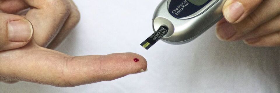 Sieben von zehn Deutschen halten die Erstellung eines digitalen Zwillings für sinnvoll. Die größten Vorteile sehen sie in besseren Therapien und passenderen Medikamenten, meldet PwC. Vor allem Diabetes-Patienten hoffen, dass sich durch virtuelle Patienten Folgeschäden vermeiden lassen. Sieben von zehn Deutschen halten die Erstellung eines digitalen Zwillings für sinnvoll. Die größten Vorteile sehen sie in besseren Therapien und passenderen Medikamenten, meldet PwC. Vor allem Diabetes-Patienten hoffen, dass sich durch virtuelle Patienten Folgeschäden vermeiden lassen.