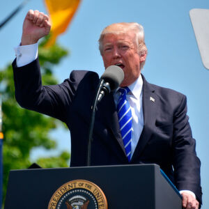 US-Präsident Donald Trump hat in einer Anordungsverfügung an die jeweiligen Bundesbehörden die Forschung an und die Ausbildung im Umgang mit KI zur obersten Priorität erhoben. US-Präsident Donald Trump hat in einer Anordungsverfügung an die jeweiligen Bundesbehörden die Forschung an und die Ausbildung im Umgang mit KI zur obersten Priorität erhoben.