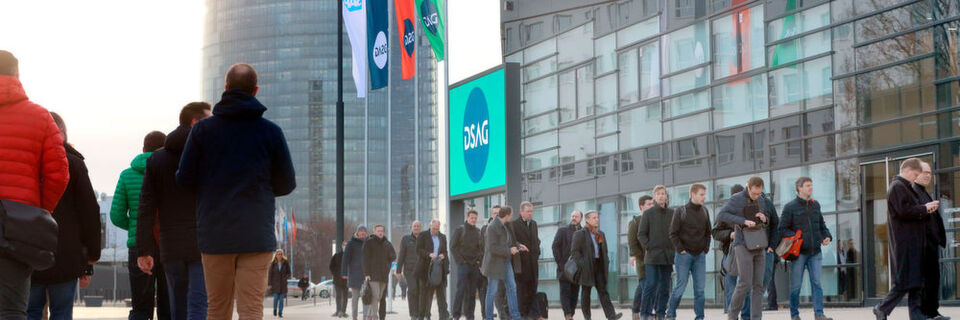 „Do IT yourself. Wege in die Cloud: gemeinsam denken, individuell handeln“ - das Thema der DSAG-Technologietage 2019 lockte rund 2.500 Teilnehmer ins World Conference Center nach Bonn. „Do IT yourself. Wege in die Cloud: gemeinsam denken, individuell handeln“ - das Thema der DSAG-Technologietage 2019 lockte rund 2.500 Teilnehmer ins World Conference Center nach Bonn.