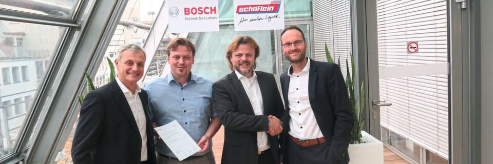Urkundenübergabe (v.l.): Martin Jurock (Bosch), Bernd und Achim Schäflein sowie Christian Gutknecht (Bosch). Urkundenübergabe (v.l.): Martin Jurock (Bosch), Bernd und Achim Schäflein sowie Christian Gutknecht (Bosch).