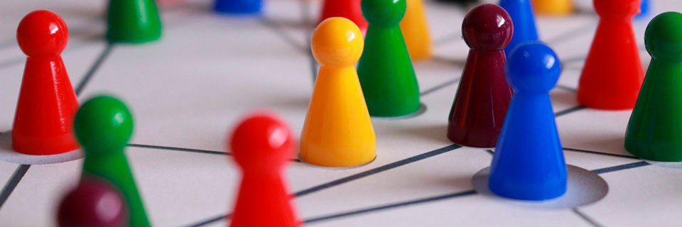 Coopetition überträgt Grundlagen der Spieltheorie auf das Geschäftsleben. Grundsätzlich geht es darum, ein Gleichgewicht zwischen Kooperation und Konkurrenz herzustellen. Coopetition überträgt Grundlagen der Spieltheorie auf das Geschäftsleben. Grundsätzlich geht es darum, ein Gleichgewicht zwischen Kooperation und Konkurrenz herzustellen.
