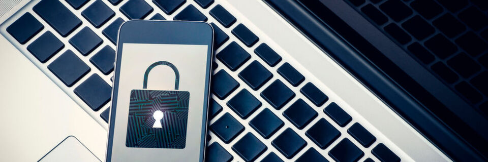 Die Zahl mobiler Endgeräte in Unternehmen steigt stetig. Die große Schwierigkeit besteht nun allerdings im Schutz der unternehmenskritischen Daten auf den Devices. Die Zahl mobiler Endgeräte in Unternehmen steigt stetig. Die große Schwierigkeit besteht nun allerdings im Schutz der unternehmenskritischen Daten auf den Devices.