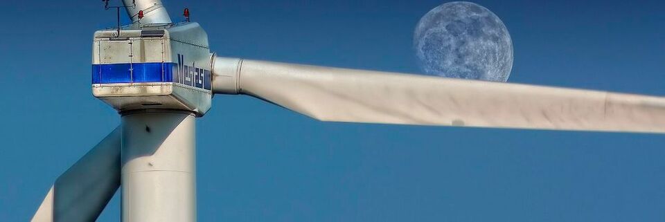 Vor allem für Offshore-Windkraftanlagen kommen Rotorblätter mit einer Länge über 100 Meter zum Einsatz. Vor allem für Offshore-Windkraftanlagen kommen Rotorblätter mit einer Länge über 100 Meter zum Einsatz.