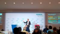 Jan Mrosik, CEO der Digital Factory Division, Siemens: „Mit der Weiterentwicklung unseres Digital-Enterprise-Portfolios verhelfen wir unseren Kunden zu noch mehr Wettbewerbsvorteilen in ihrer Industrie.“ Jan Mrosik, CEO der Digital Factory Division, Siemens: „Mit der Weiterentwicklung unseres Digital-Enterprise-Portfolios verhelfen wir unseren Kunden zu noch mehr Wettbewerbsvorteilen in ihrer Industrie.“