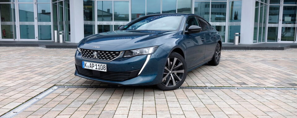 Der Peugeot 508 geht in die zweite Runde und soll mit geschärfter Optik, modernen Assistenzsystemen sowie hochwertigen Materialien überzeugen. Der Peugeot 508 geht in die zweite Runde und soll mit geschärfter Optik, modernen Assistenzsystemen sowie hochwertigen Materialien überzeugen.