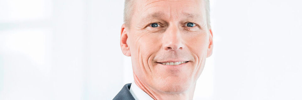Mit der Weiterentwicklung des Portfolios wolle man den Kunden zu noch mehr Wettbewerbsvorteilen in ihrer Industrie verhelfen, sagt Jan Mrosik, CEO der Digital Factory Division. Mit der Weiterentwicklung des Portfolios wolle man den Kunden zu noch mehr Wettbewerbsvorteilen in ihrer Industrie verhelfen, sagt Jan Mrosik, CEO der Digital Factory Division.