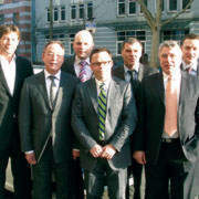 Suchen das Gespräch mit dem Importeur (v. l. n. r.): Michael Hedtke, 2. stellv. Vorsitzender Volvo-HV, Horst Haese, Beisitzer, Thomas Schiemann, Beisitzer, Dominik Weber, 1. stellv. Vorsitzender Volvo-HV, Steffen Rebmann, Beisitzer, Heinz Preiss, 1. Vorsitzender des Volvo-HV, Georg Hilgers, Geschäftsführer Volvo-HV.
