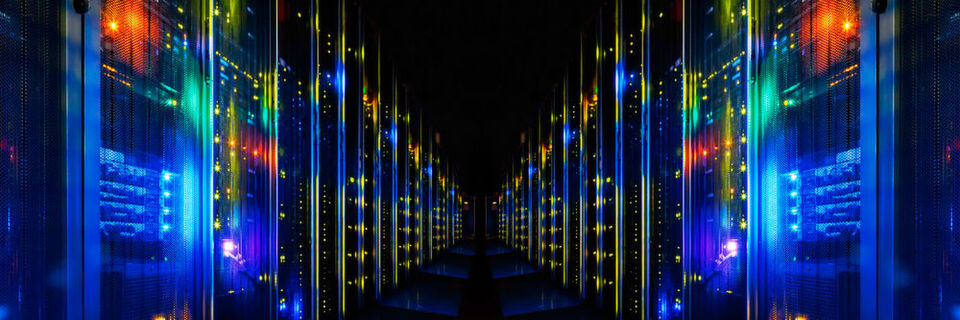 Wer seine Data-Center-Strategie auf Buzzwords aufbaut, wird kaum das Maximum für sein Unternehmen herausholen. Vielmehr geht es darum, aktuelle Technologie intelligent einzuführen. Wer seine Data-Center-Strategie auf Buzzwords aufbaut, wird kaum das Maximum für sein Unternehmen herausholen. Vielmehr geht es darum, aktuelle Technologie intelligent einzuführen.