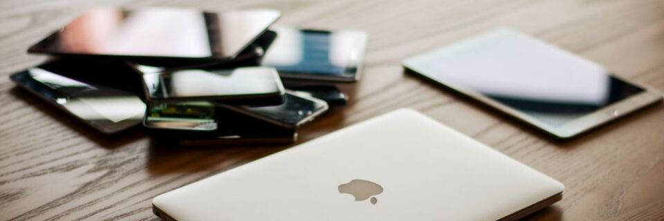 Ob Smartphone oder Laptop, Webseite oder Social Media, die Kommunikation eines Unternehmens sollte auf allen Kanälen und Devices durchgängig sein. Ob Smartphone oder Laptop, Webseite oder Social Media, die Kommunikation eines Unternehmens sollte auf allen Kanälen und Devices durchgängig sein.