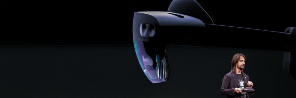 Alex Kipman, als Technical Fellow einer der Entwickler der HoloLens 2, zeigt die zweite Generation der MR-Brille erstmals auf dem MWC in Barcelona. Alex Kipman, als Technical Fellow einer der Entwickler der HoloLens 2, zeigt die zweite Generation der MR-Brille erstmals auf dem MWC in Barcelona.
