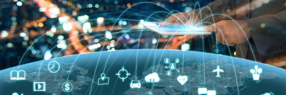 Grenzüberschreitender Handel, Logistik und Finanzen funktionieren heute oft über digitale Netzwerke, mit einer intelligenten Wirtschaft als Folge. Grenzüberschreitender Handel, Logistik und Finanzen funktionieren heute oft über digitale Netzwerke, mit einer intelligenten Wirtschaft als Folge.