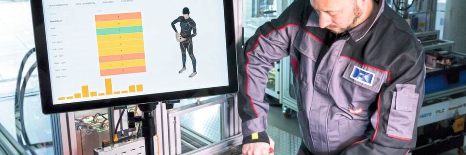 Bionic: Ein am Körper getragenes Sensornetzwerk erfasst die Bewegungen und gibt Rückmeldung zu Belastungen und Fehlstellungen. Bionic: Ein am Körper getragenes Sensornetzwerk erfasst die Bewegungen und gibt Rückmeldung zu Belastungen und Fehlstellungen.