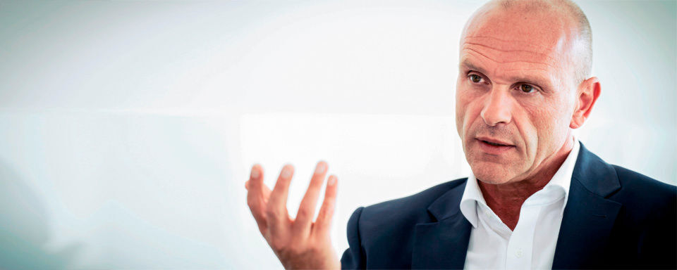 Thomas Ulbrich, Vorstand E-Mobilität bei Volkswagen und Geschäftsführer Volkswagen Sachsen: „Wir wollen dem Elektroauto weltweit zum Durchbruch verhelfen.“ Thomas Ulbrich, Vorstand E-Mobilität bei Volkswagen und Geschäftsführer Volkswagen Sachsen: „Wir wollen dem Elektroauto weltweit zum Durchbruch verhelfen.“