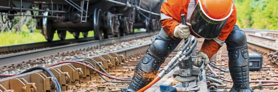 Die hochpräzisen ASC-Sensoren ermöglichen die frühzeitige Erkennung von Schäden im Schienennetz. So lassen sich umfangreiche und teure Bauarbeiten vermeiden. Die hochpräzisen ASC-Sensoren ermöglichen die frühzeitige Erkennung von Schäden im Schienennetz. So lassen sich umfangreiche und teure Bauarbeiten vermeiden.