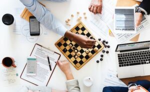 Gerade mal ein Viertel der europäischen Unternehmen verfügt über eine klare Customer-Experience-Strategie und in rund zwei Drittel der Unternehmen wird dieses Thema nicht auf Vorstandsebene vorangetrieben. Gerade mal ein Viertel der europäischen Unternehmen verfügt über eine klare Customer-Experience-Strategie und in rund zwei Drittel der Unternehmen wird dieses Thema nicht auf Vorstandsebene vorangetrieben.