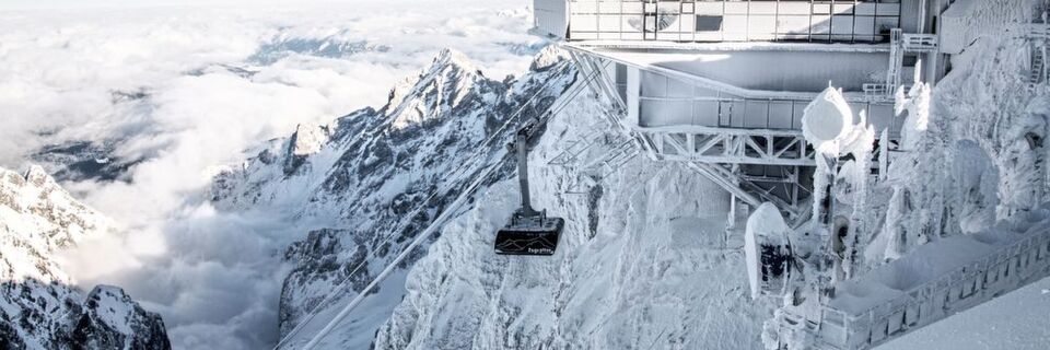 Die Seilbahn Zugspitze transportiert mittlerweile schon in der zweiten Saison Wintersportfans auf Deutschlands höchsten Berg. Die Seilbahn Zugspitze transportiert mittlerweile schon in der zweiten Saison Wintersportfans auf Deutschlands höchsten Berg.