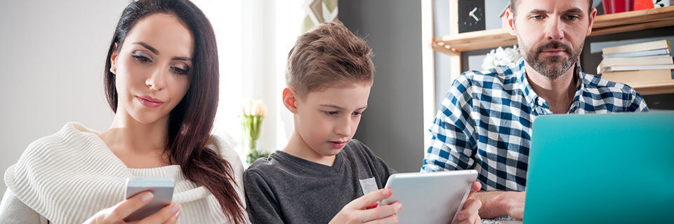 Google One macht es allen Familienmitgliedern leicht, Fotos und Dokumente zu teilen. Google One macht es allen Familienmitgliedern leicht, Fotos und Dokumente zu teilen.