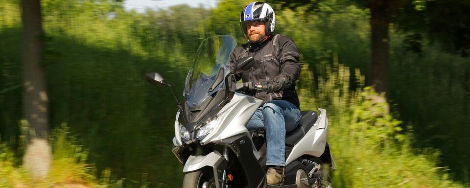 Das Flaggschiff der Kymco-Rollerflotte: der AK 550i ABS. Das Flaggschiff der Kymco-Rollerflotte: der AK 550i ABS.