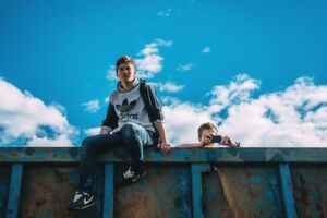 In einer scheinbar unbegrenzten Welt an Möglichkeiten, mit offenen Strukturen und dem einfachen Zugriff auf jegliche Informationen, strebt die Generation Z in erster Linie nach „traditionellen Werten“. In einer scheinbar unbegrenzten Welt an Möglichkeiten, mit offenen Strukturen und dem einfachen Zugriff auf jegliche Informationen, strebt die Generation Z in erster Linie nach „traditionellen Werten“.