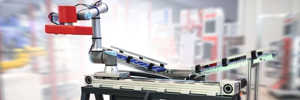 Die von Rollon und Dahl Automation entwickelte Verfahreinheit „Dahl Linear Move“ macht UR-Roboter mobil und erweitert ihren Aktionsradius. Die von Rollon und Dahl Automation entwickelte Verfahreinheit „Dahl Linear Move“ macht UR-Roboter mobil und erweitert ihren Aktionsradius.