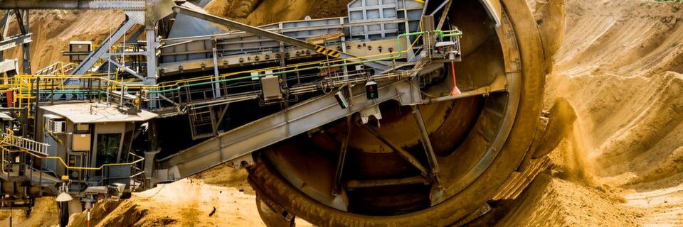 Industrie 4.0 findet nicht nur in sauberen Hallen statt. Digitaltechnik muss auch zwischen Untertags und Hochsee funktionieren. Industrie 4.0 findet nicht nur in sauberen Hallen statt. Digitaltechnik muss auch zwischen Untertags und Hochsee funktionieren.