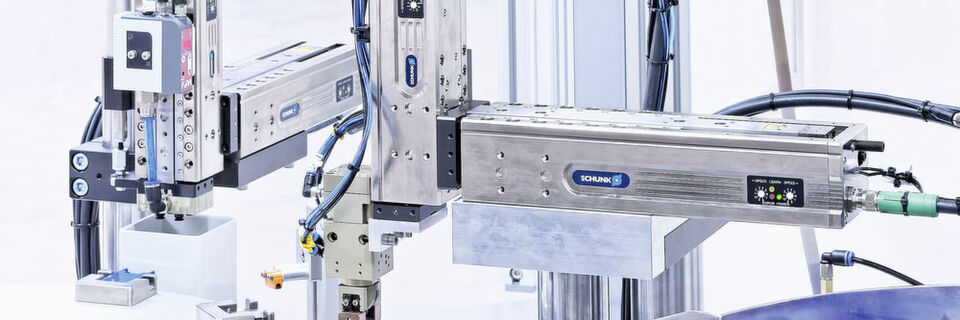 LMZ kombiniert die 24-V-Mechatronikachsen ELP von Schunk geschickt mit pneumatisch- oder vakuumbetätigten Greifern. LMZ kombiniert die 24-V-Mechatronikachsen ELP von Schunk geschickt mit pneumatisch- oder vakuumbetätigten Greifern.