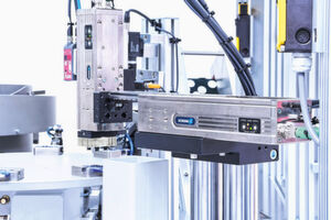 Die Ansteuerung der ELP-Linearmodule erfolgt über digitale I/O. Die Geschwindigkeit kann unmittelbar an der Achse eingestellt werden. Den Rest übernimmt die Auto-Learn-Funktion. Die Ansteuerung der ELP-Linearmodule erfolgt über digitale I/O. Die Geschwindigkeit kann unmittelbar an der Achse eingestellt werden. Den Rest übernimmt die Auto-Learn-Funktion.
