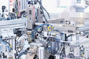 Die ELP-Linearmodule von Schunk bauen sehr kompakt. In dieser Dichtheitsprüfanlage zählen zudem Geschwindigkeit und Präzision. Die ELP-Linearmodule von Schunk bauen sehr kompakt. In dieser Dichtheitsprüfanlage zählen zudem Geschwindigkeit und Präzision.