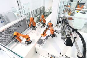 Roboter, Dienste, Maschinen und Softwareplattformen: Das sind die Bestandteile der Smart Factory as a Service. Und sie werden beliebig verknüpft. Roboter, Dienste, Maschinen und Softwareplattformen: Das sind die Bestandteile der Smart Factory as a Service. Und sie werden beliebig verknüpft.