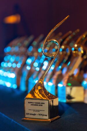 SSI Schäfer gewinnt den Preis „Supply Chain Transformation of the Year (Projects)“ als Auszeichnung für die angebotenen Lösungen für die Supply Chain City. SSI Schäfer gewinnt den Preis „Supply Chain Transformation of the Year (Projects)“ als Auszeichnung für die angebotenen Lösungen für die Supply Chain City.