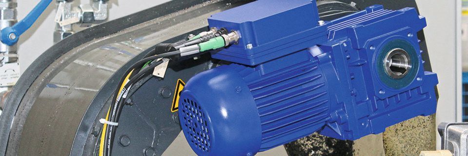 TorqueControl 4.0 ist eine integrierte mechatronische Lösung, welche durch schnelle und präzise Messung von Strom und Spannung netzbetriebene Getriebemotoren bei Überlast selbständig abschalten und Drehmomentverläufe zyklisch anzeigen, melden und auswerten kann. TorqueControl 4.0 ist eine integrierte mechatronische Lösung, welche durch schnelle und präzise Messung von Strom und Spannung netzbetriebene Getriebemotoren bei Überlast selbständig abschalten und Drehmomentverläufe zyklisch anzeigen, melden und auswerten kann.