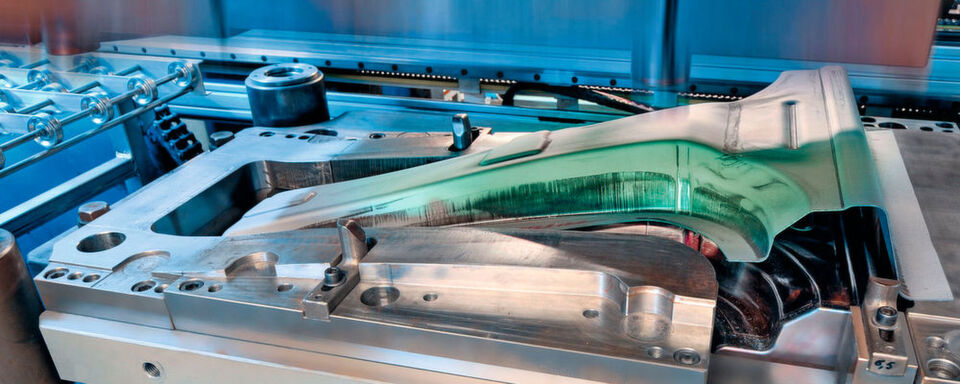 Leichtbau ist im Fokus der Automobilhersteller – warmumgeformte Bauteile aus MBW® und tribond®-Werkstoffen von thyssenkrupp Steel können einen wichtigen Beitrag dazu leisten. Leichtbau ist im Fokus der Automobilhersteller – warmumgeformte Bauteile aus MBW® und tribond®-Werkstoffen von thyssenkrupp Steel können einen wichtigen Beitrag dazu leisten.