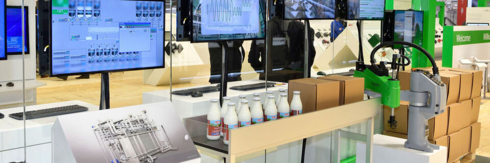 Die Digitale Molkerei auf einen Blick – erstmals präsentiert zur SPS IPC Drives 2018 in Nürnberg. Die Digitale Molkerei auf einen Blick – erstmals präsentiert zur SPS IPC Drives 2018 in Nürnberg.