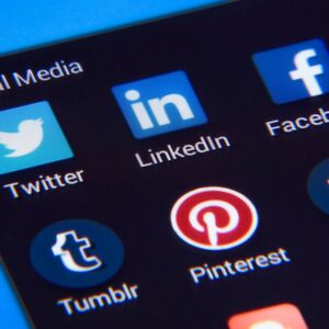 Twitter, Facebook, Pinterest & Co.: Soziale Medien machen heutzutage einen Löwenanteil des kommerziell genutzten Internets aus. Twitter, Facebook, Pinterest & Co.: Soziale Medien machen heutzutage einen Löwenanteil des kommerziell genutzten Internets aus.