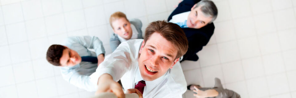 Eben noch der Kollege, nun plötzlich der Chef. Für Teams kann das durchaus eine knifflige Situation sein. Eben noch der Kollege, nun plötzlich der Chef. Für Teams kann das durchaus eine knifflige Situation sein.