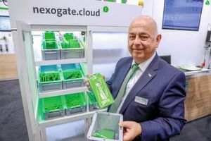 „Der Murrelektronik-Cloud-Dienst hebt Service-Möglichkeiten auf eine andere Ebene und erweitert das Monitoring in verschiedenen Bereichen“, sagt Wolfgang Wiedemann, Head of Application & Sales Consulting bei Murrelektronik. „Der Murrelektronik-Cloud-Dienst hebt Service-Möglichkeiten auf eine andere Ebene und erweitert das Monitoring in verschiedenen Bereichen“, sagt Wolfgang Wiedemann, Head of Application & Sales Consulting bei Murrelektronik.