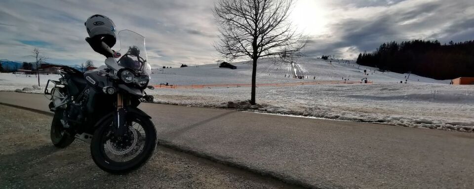 Bike statt Ski Heil – viele Motorradfahrer zog es dank der zuletzt so guten klimatischen Bedingungen auf die Piste. Das Wetter fachte auch die Kauflust an. Bike statt Ski Heil – viele Motorradfahrer zog es dank der zuletzt so guten klimatischen Bedingungen auf die Piste. Das Wetter fachte auch die Kauflust an.