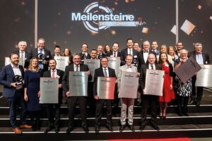 Die zwölf geehrten Unternehmen auf der Jubiläumsgala 100 Jahre elektrotechnik AUTOMATISIERUNG. Die zwölf geehrten Unternehmen auf der Jubiläumsgala 100 Jahre elektrotechnik AUTOMATISIERUNG.