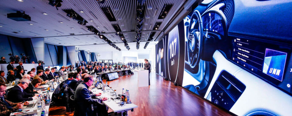 Porsche hat 2018 Absatz, Umsatz und Gewinn erneut steigern können. Das hat der Premiumhersteller bei seiner Jahrespressekonferenz verkündet. Porsche hat 2018 Absatz, Umsatz und Gewinn erneut steigern können. Das hat der Premiumhersteller bei seiner Jahrespressekonferenz verkündet.
