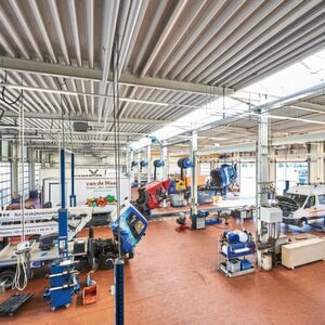 Nutzfahrzeugwerkstatt: Mit vereinten Kräften Nutzfahrzeugwerkstatt: Mit vereinten Kräften