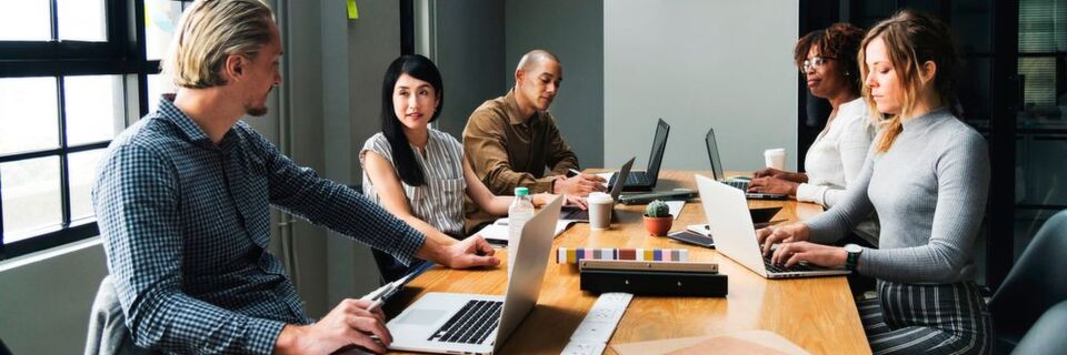 Bisher lag der Schwerpunkt der Industriedigitalisierung auf der Verbesserung des Front- und Backoffice-Betriebs, doch dieser Fokus verschiebt sich. Bisher lag der Schwerpunkt der Industriedigitalisierung auf der Verbesserung des Front- und Backoffice-Betriebs, doch dieser Fokus verschiebt sich.