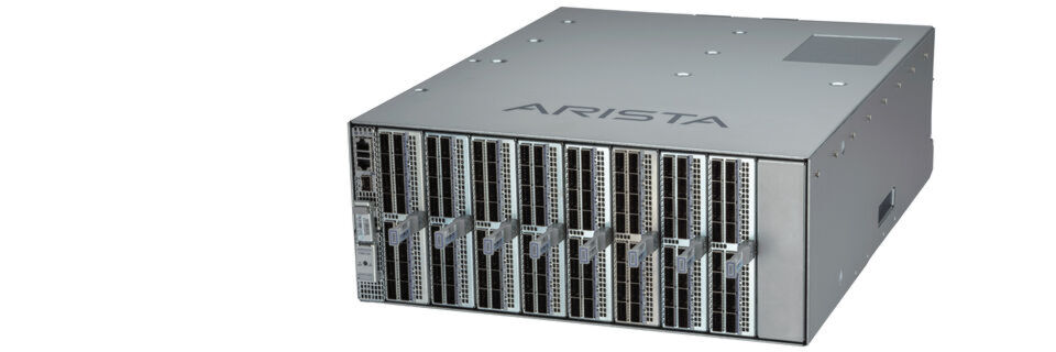 Facebook nutzt den Arista 7368X4 parallel zum intern entwickelten Minipack. Facebook nutzt den Arista 7368X4 parallel zum intern entwickelten Minipack.
