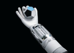 Die Bionicsofthand kann einen zwölfseitigen Würfel so drehen, dass am Ende eine vorher festgelegte Seite nach oben zeigt. Die Bionicsofthand kann einen zwölfseitigen Würfel so drehen, dass am Ende eine vorher festgelegte Seite nach oben zeigt.