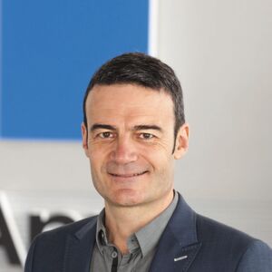 Christian Lorentz, Senior Product Marketing Manager bei Netapp: „Die möglichst vollständige Digitalisierung der Wertschöpfungskette steht für die produzierende Industrie schon seit Längerem ganz oben auf der Agenda. Eine selbstorganisierte und selbstständig lernende Produktionshalle ist die erklärte Zielvorstellung für Industrie 4.0 – und immer neue Technologieinnovationen rücken sie in greifbare Nähe.“ Christian Lorentz, Senior Product Marketing Manager bei Netapp: „Die möglichst vollständige Digitalisierung der Wertschöpfungskette steht für die produzierende Industrie schon seit Längerem ganz oben auf der Agenda. Eine selbstorganisierte und selbstständig lernende Produktionshalle ist die erklärte Zielvorstellung für Industrie 4.0 – und immer neue Technologieinnovationen rücken sie in greifbare Nähe.“
